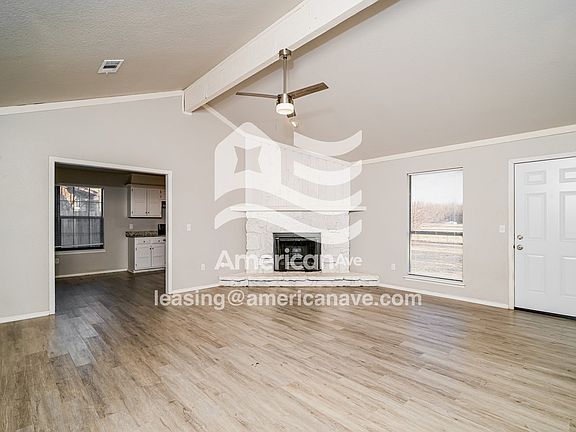 1586040_003_living_room_3.jpg
