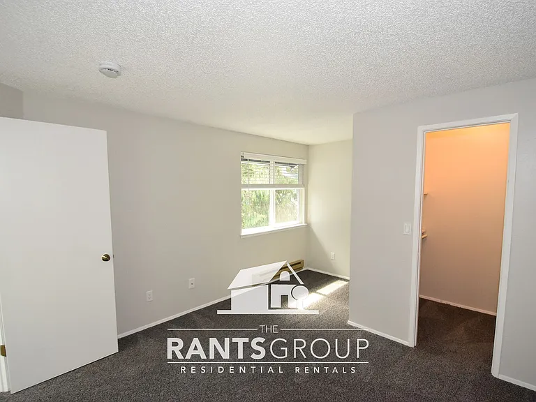 660 Malibu Dr SE — Photo 16