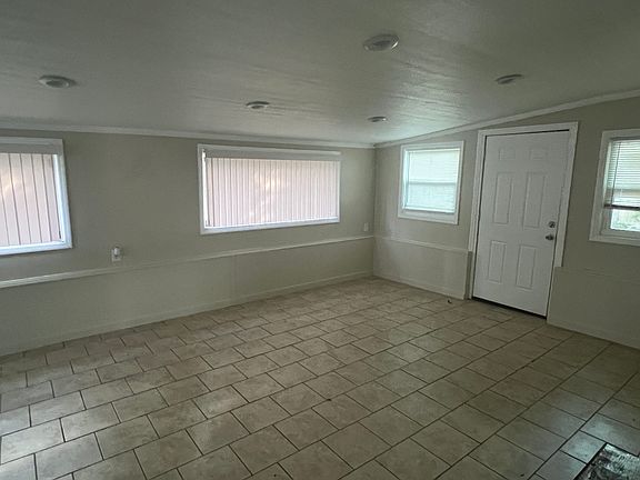 3rd image of 1568 NE 10th St