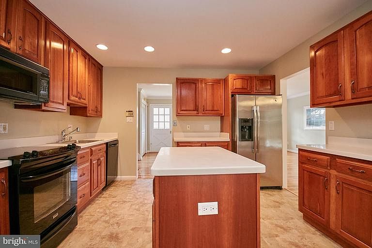 1st image of 8233 Governors Ct