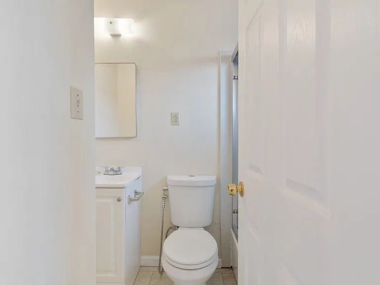 16526 Los Banos St #16526 — Photo 11