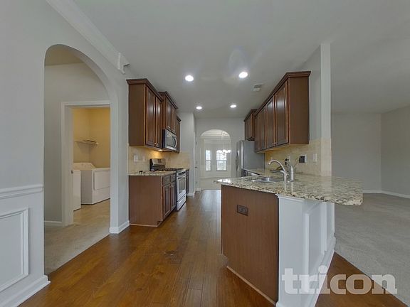4th image of 20 Silver Peak Dr