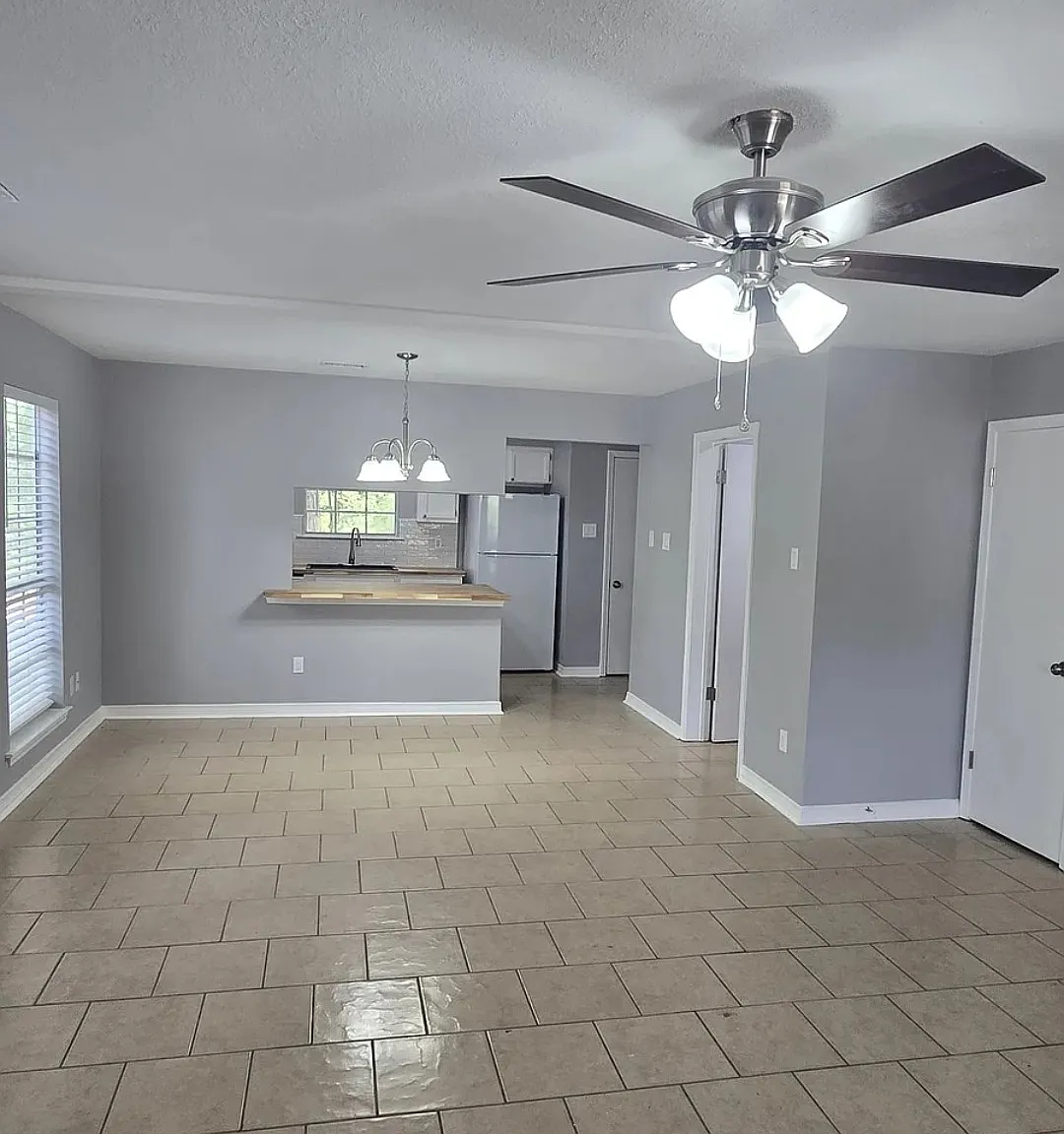3 bed, 2.5 bath, 1600 sqft, $1,595 — Photo 3