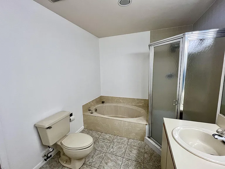 108 Half Moon Cir #B3 — Photo 14