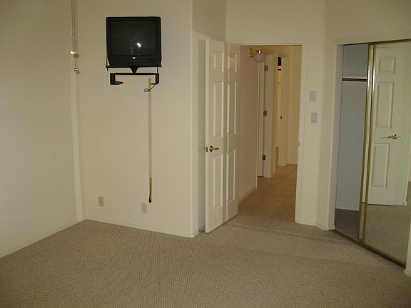 4th image of 8008 Corte Del Viento NW