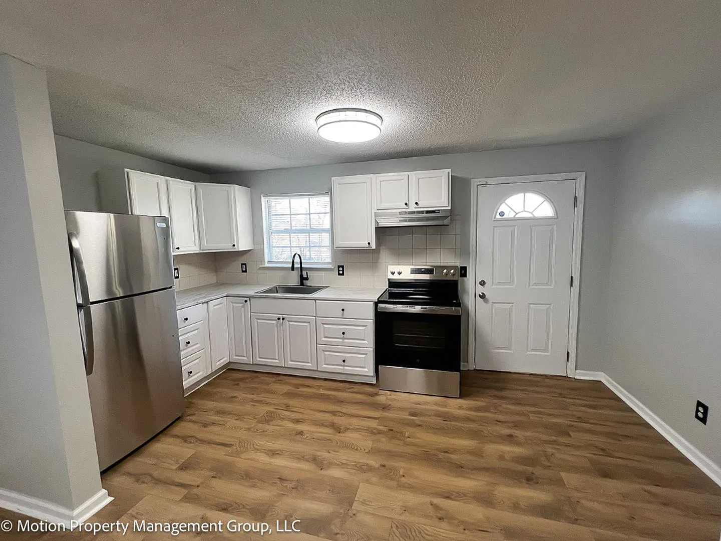 2407 North Chamberlain Avenue — Photo 2