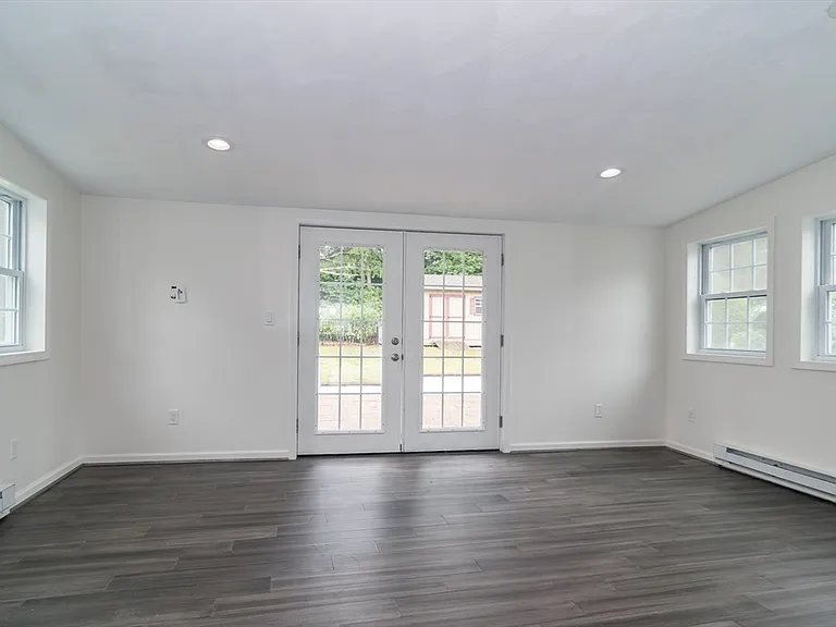 22 Wethersfield Rd — Photo 9