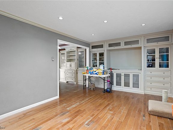 3rd image of 901 Princeton Ave