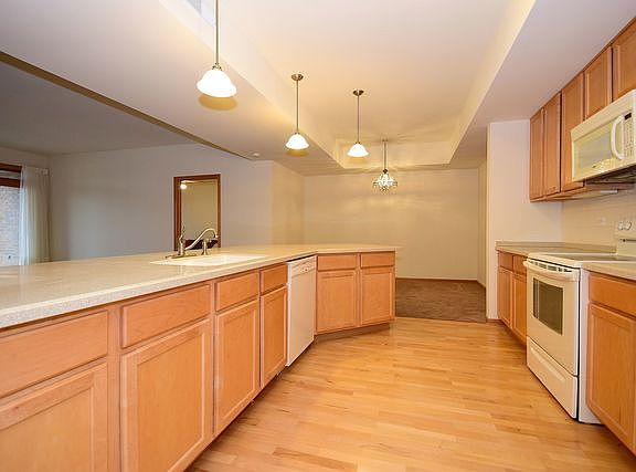 5th image of 6400 N Northwest Hwy APT 213