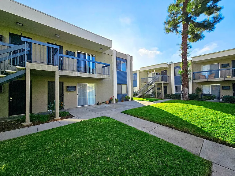Sandalwood Apartments — Photo 34