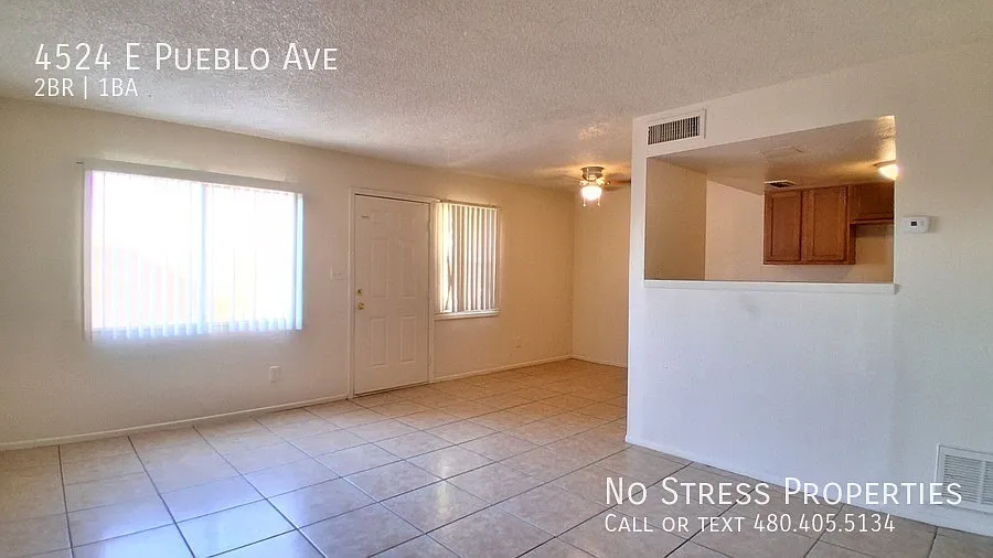 2 Bed Townhome with Private Courtyard 40th St & Broadway! — Photo 4