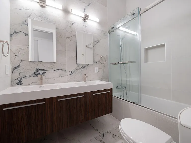 233 E 60th St #1A — Photo 15