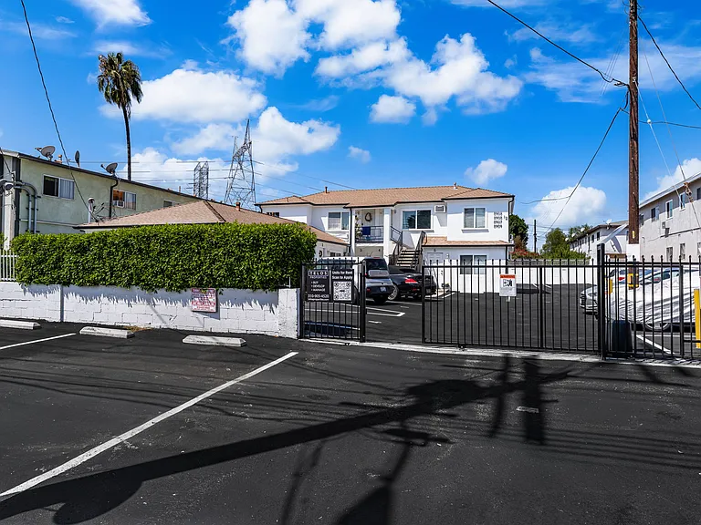 5907 Cahuenga Blvd #2 — Photo 3