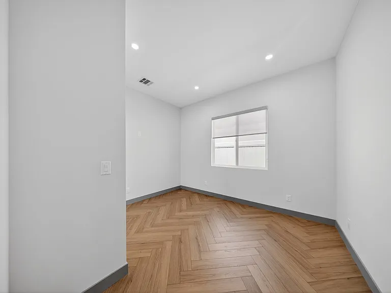 10843 Cantara St — Photo 15