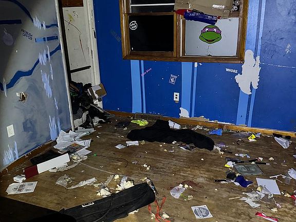 3rd image of 3110 Dubois Ave