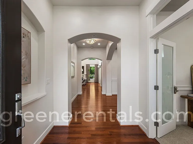 9016 Merrill Ct NE — Photo 2