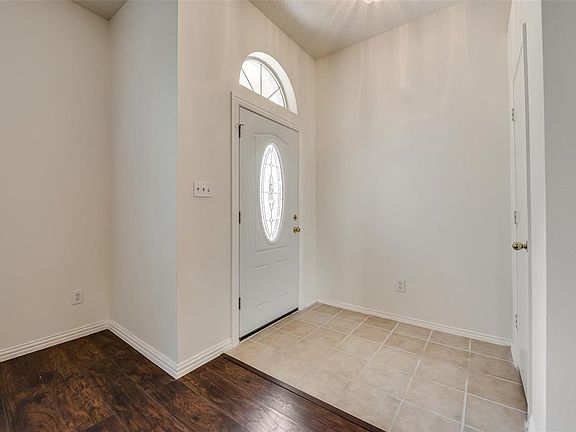 3rd image of 917 Wyndham Pl