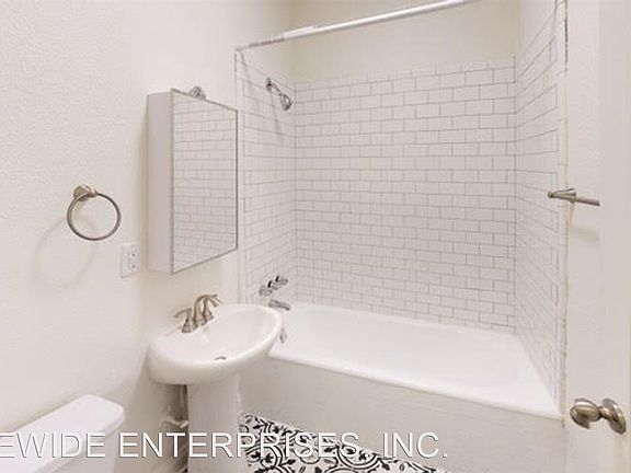 5th image of 520 S Mariposa Ave #104