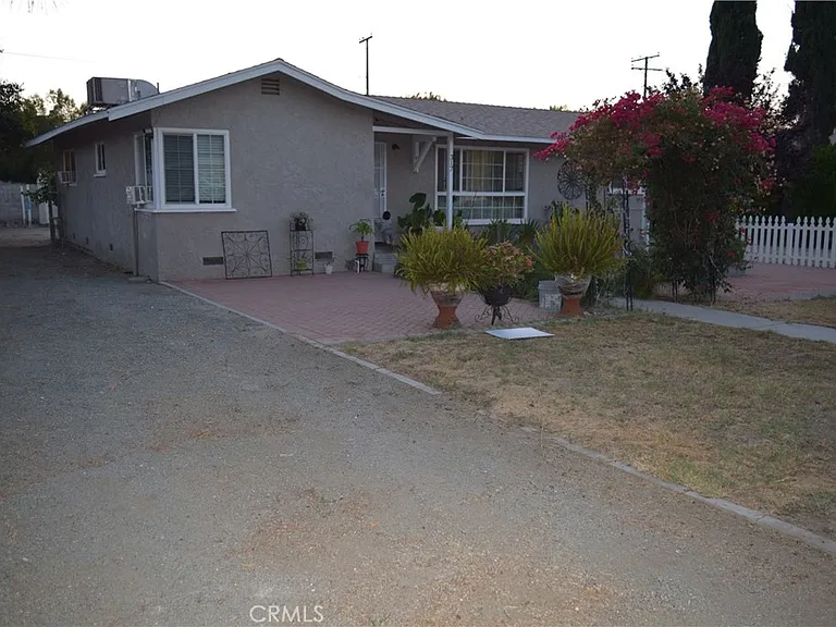 317 Terry Ln — Photo 3