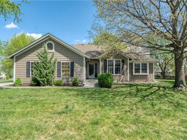 1321 NE Magnolia St, Lees Summit, MO 64086
