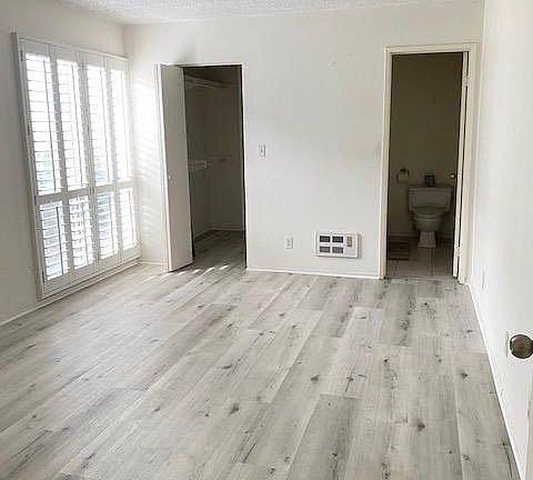 Primary bedroom w/ bathroom