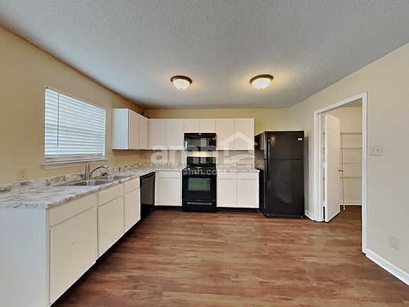 5th image of 1324 Brook Ct