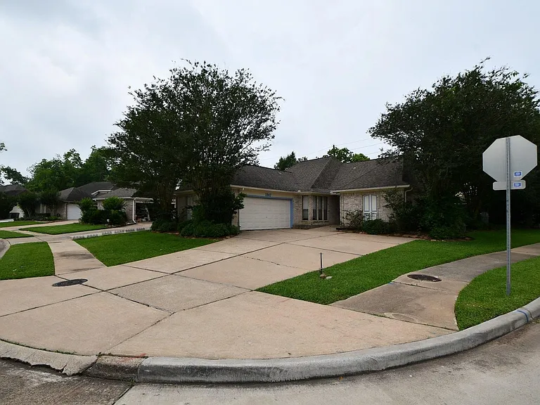 1947 Mayweather Ln — Photo 19