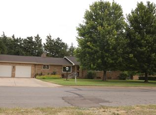 2004 Manor Dr, Dodge City, KS 67801