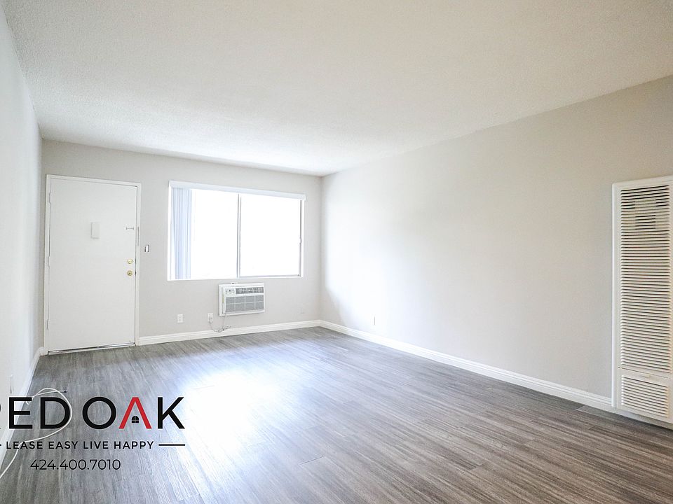 1st image of 12731 Moorpark St #4