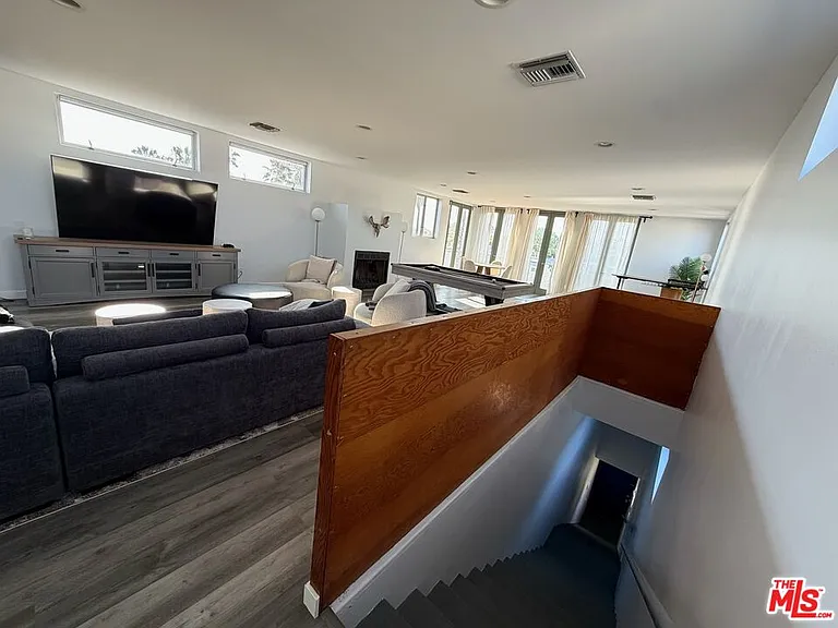 46 Rose Ave — Photo 11