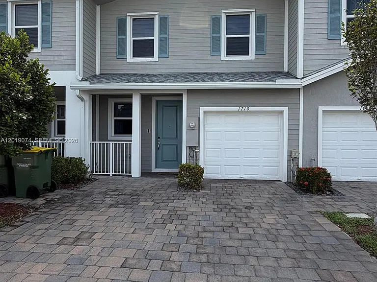 1710 SE 9th Ave — Photo 1