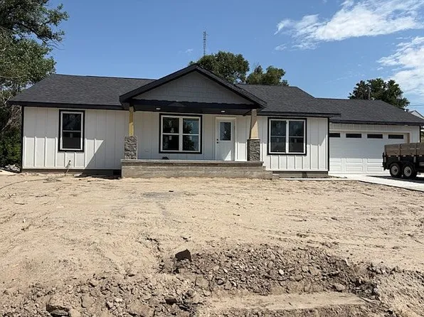 218 9th Ave W, Benkelman, NE 69021