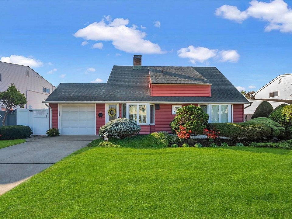 1st image of 184 Blueberry Lane