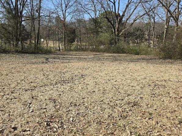 96 Maple St, Lexington, TN 38351