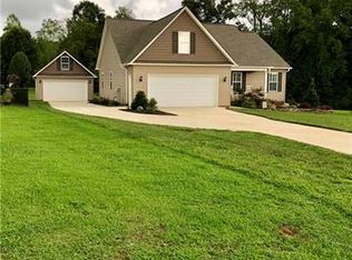 139 Willow Bend Ln, China Grove, NC 28023