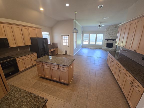 5th image of 1424 Nacona Dr