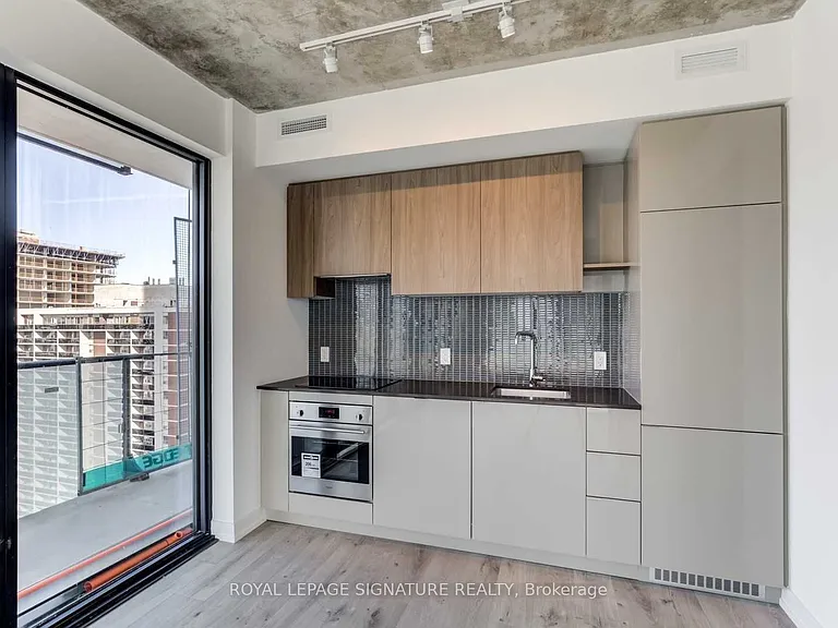 161 Roehampton Ave #903 — Photo 8