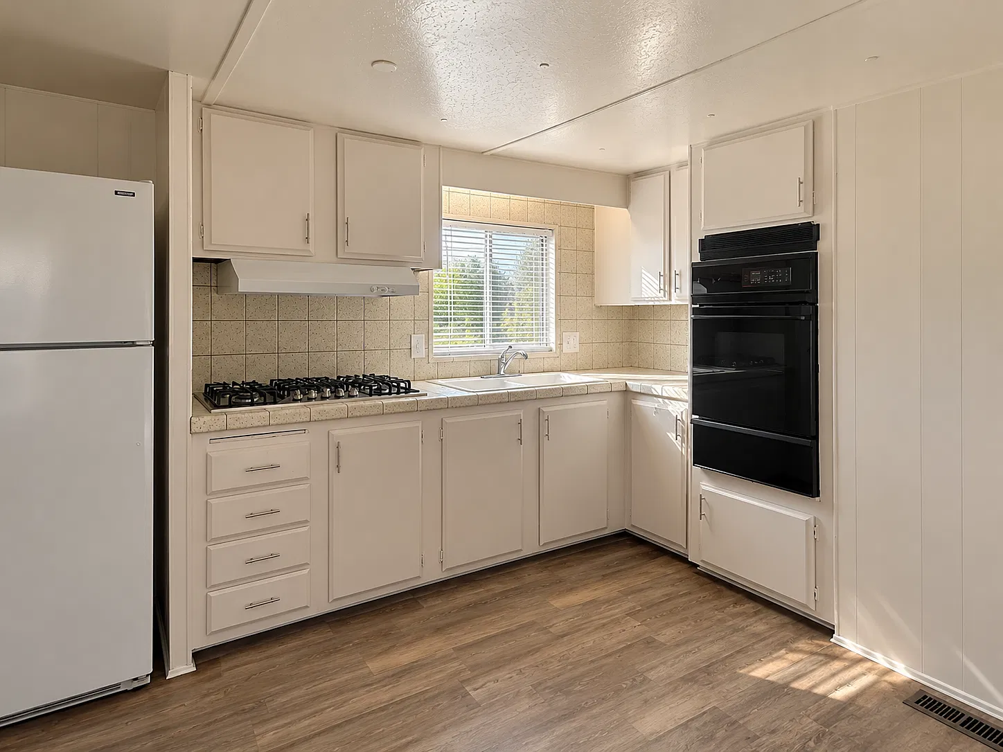 3601 E Wyoming Ave — Photo 3