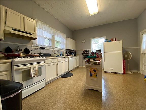 4th image of 408 Saint Rose Ave
