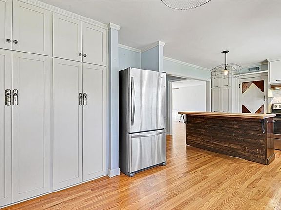 4th image of 2331 W 51st St