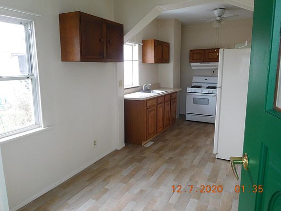 Enter thtough kitchen