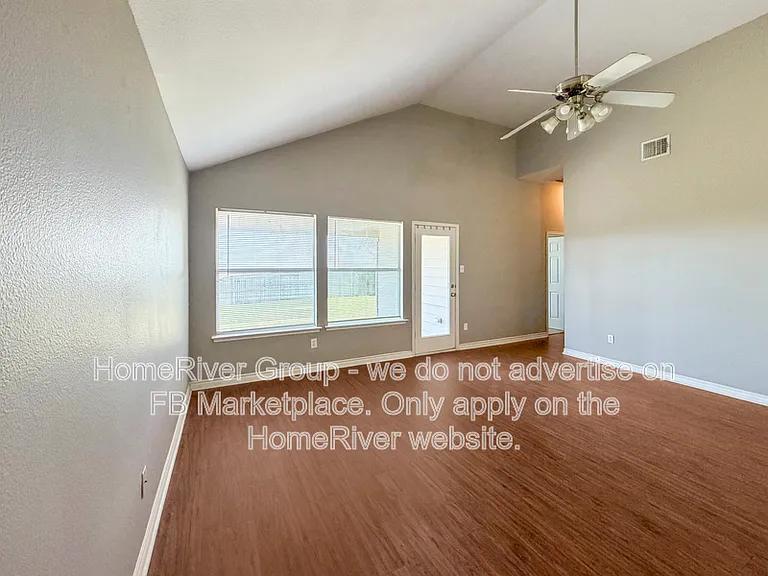 313 Charleston Dr — Photo 5