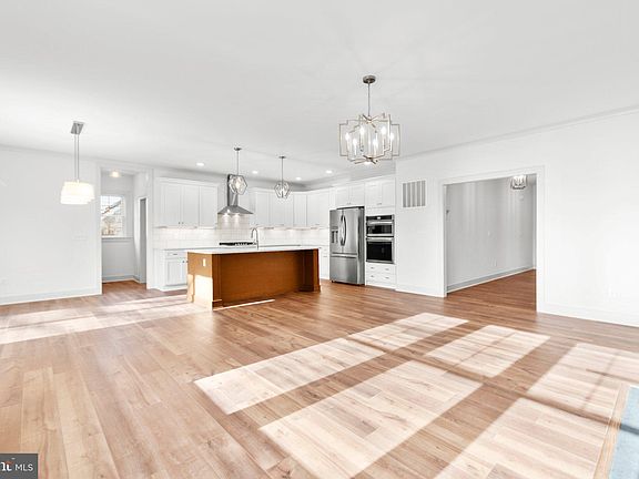 4th image of 1418 Buckner St
