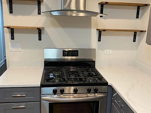 4th image of 3023 N Kenmore Ave #1