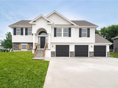 10135 N Poplar Ave, Kansas City, MO, 64156