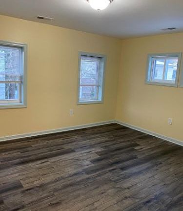 4th image of 401 Lawrence St #B