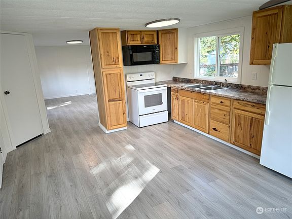 4th image of 1739 SE Holman Street