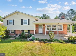 810 W Maple Ave, Sterling, VA 20164