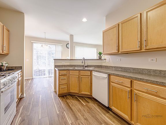5th image of 348 Pine Lake Cir