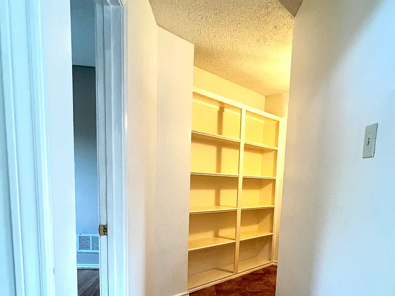 1468 Mayflower Ln — Photo 11